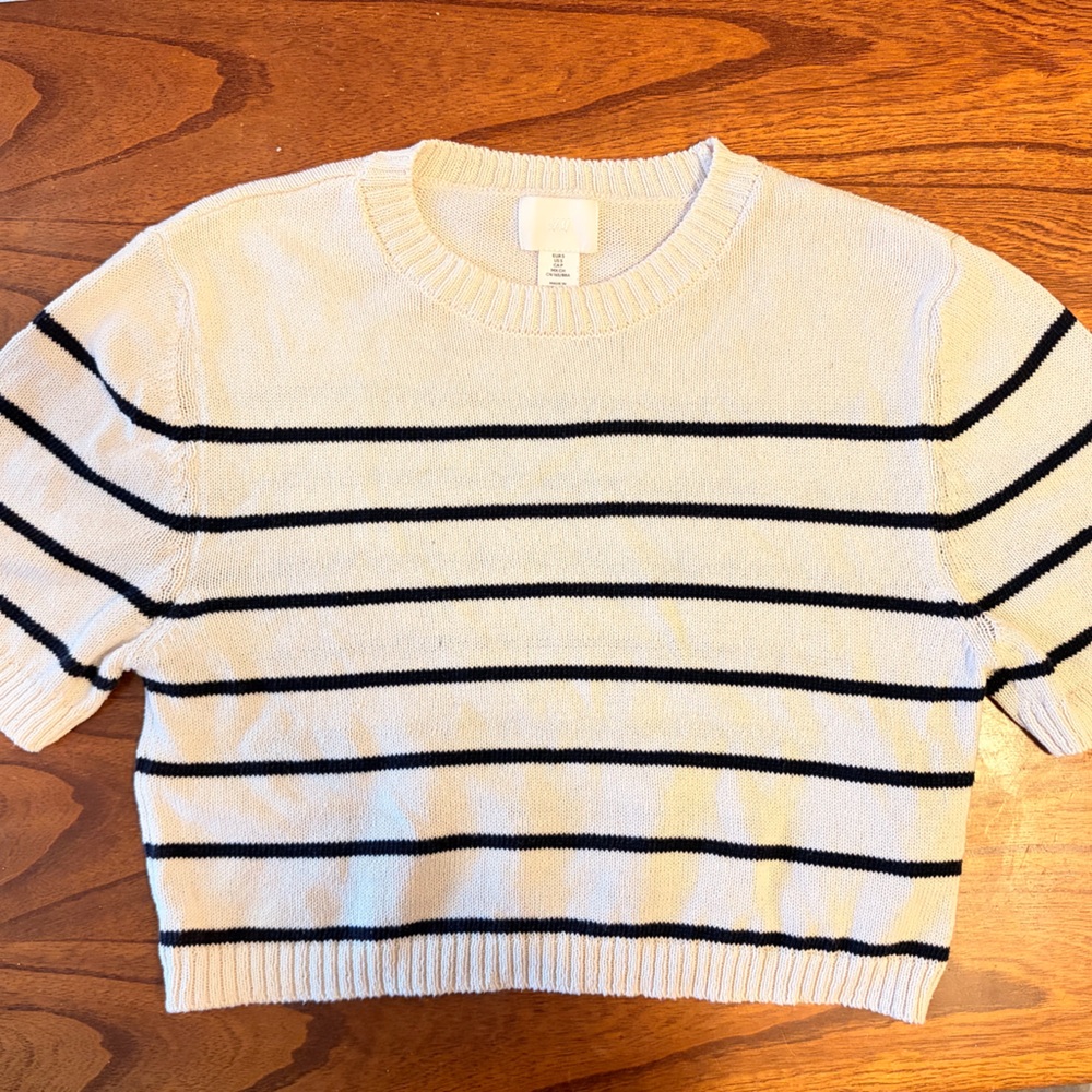 H&M Cream and Black Cropped Knit Top